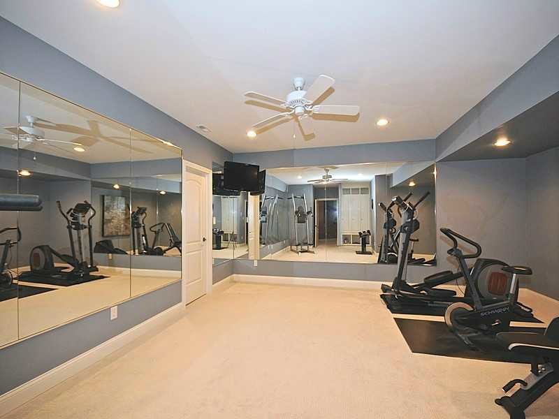 Inspiration for a mid-sized multipurpose gym in Indianapolis with blue walls and carpet.