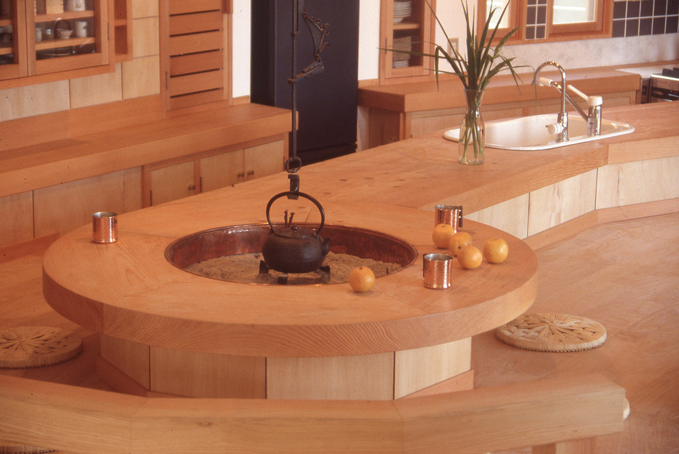 他の地域にあるモダンスタイルのおしゃれなダイニングの写真