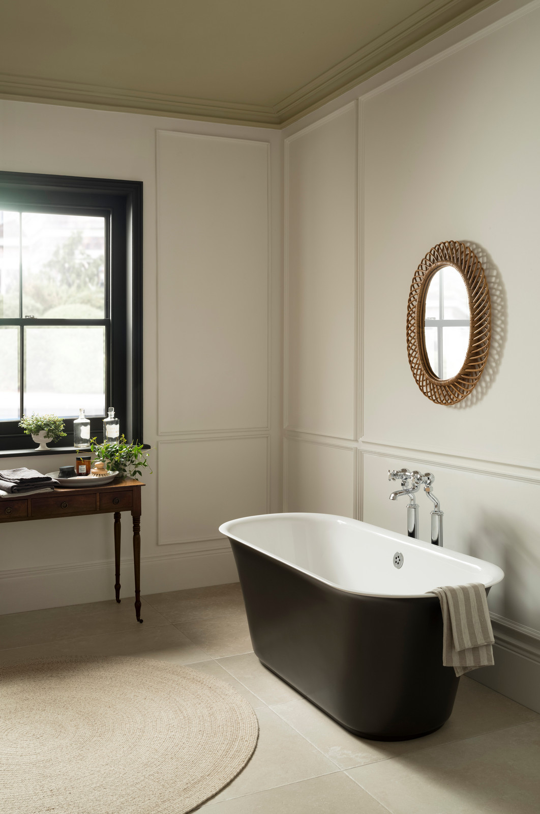 Monochrome от Paint & Paper Library