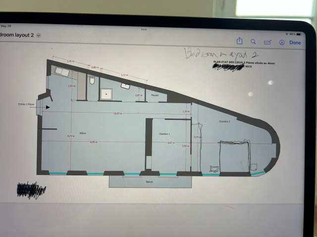 Triangular bedroom layout 