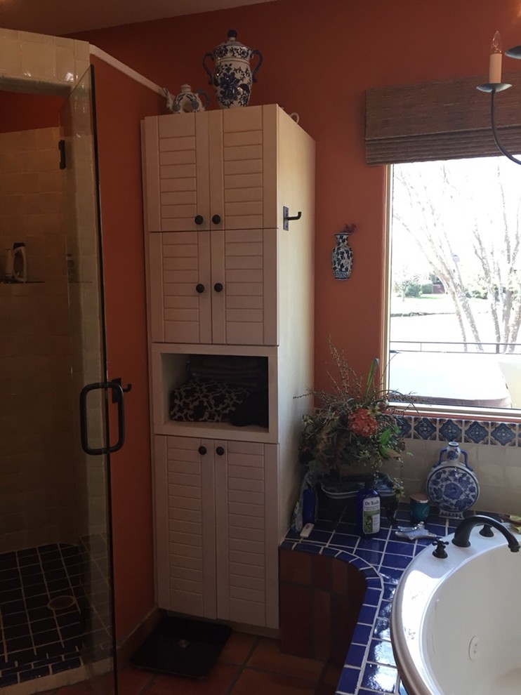 Transitional home design photo in Austin