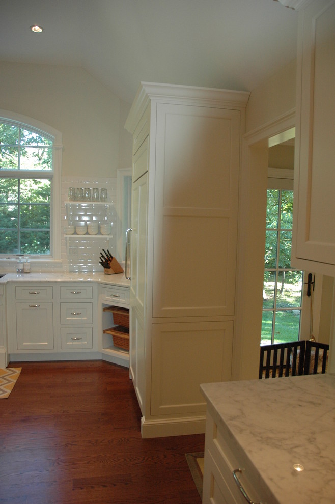Kitchen - transitional kitchen idea