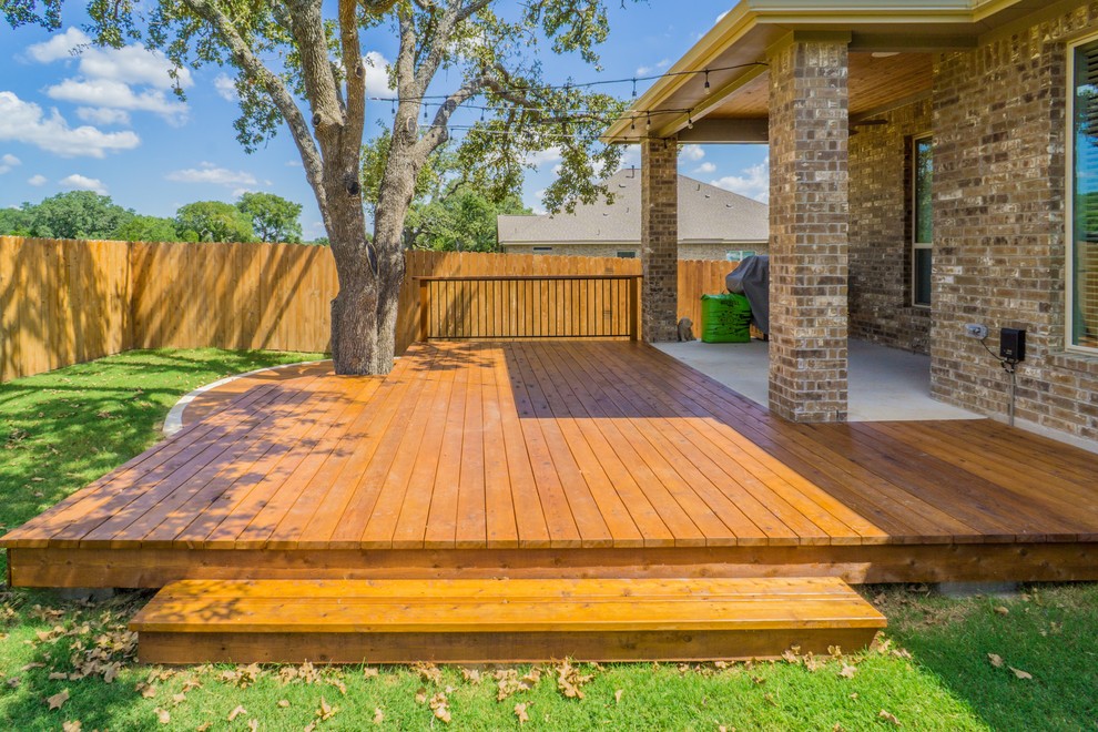 Inspiration for a mid-sized transitional backyard home design remodel in Austin with a roof extension