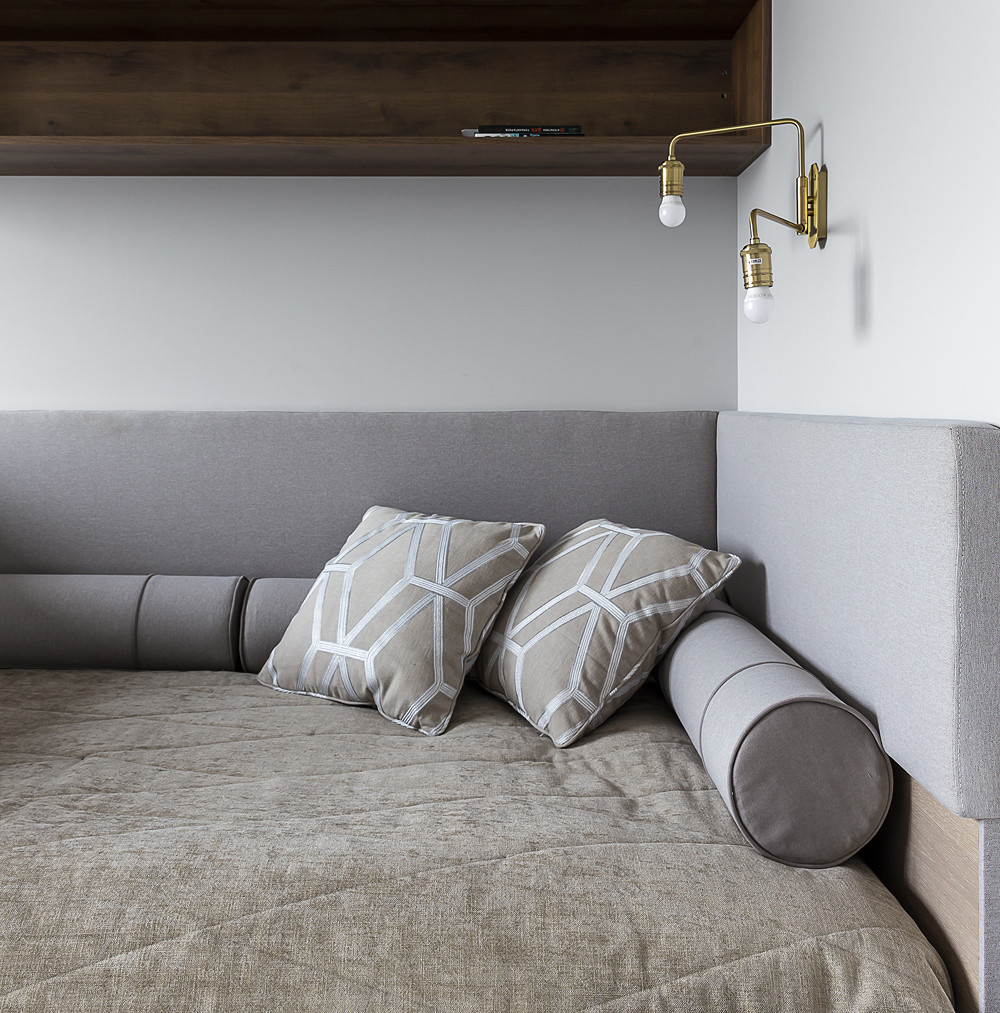 Рабочий кабинет с гостевым санузлом. Современный стиль и классика.