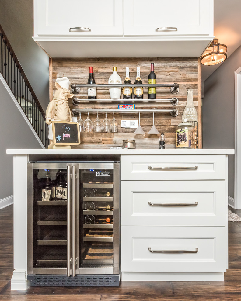 Design ideas for a small traditional single-wall home bar in Chicago with no sink, white cabinets, brown splashback, timber splashback, brown floor, dark hardwood floors, white benchtop, shaker cabinets and quartz benchtops.