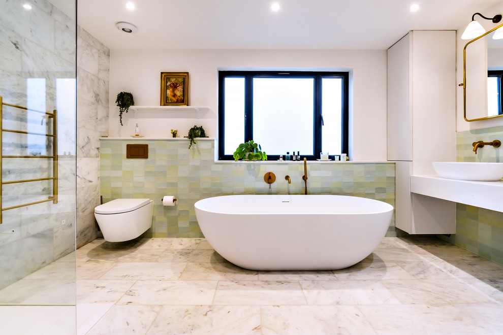 Photo of a contemporary bathroom in London.