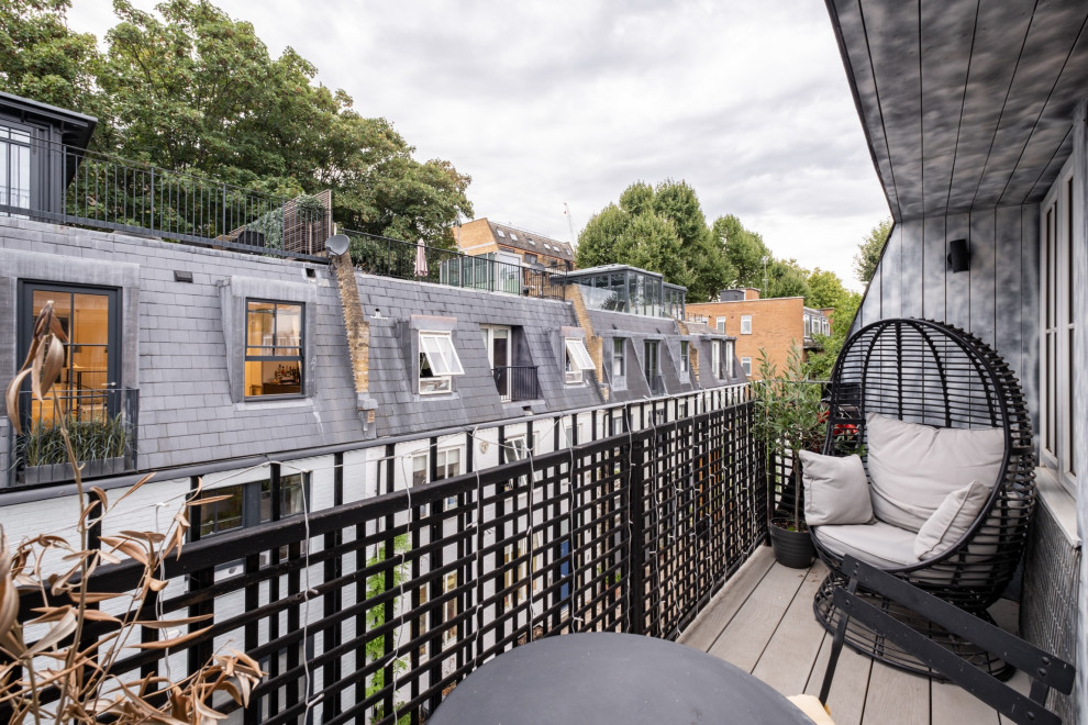 Inspiration for a contemporary balcony in London.