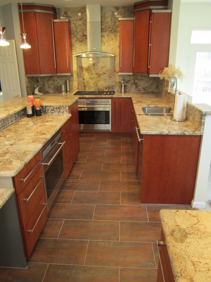 Example of a mid-sized transitional kitchen design in DC Metro