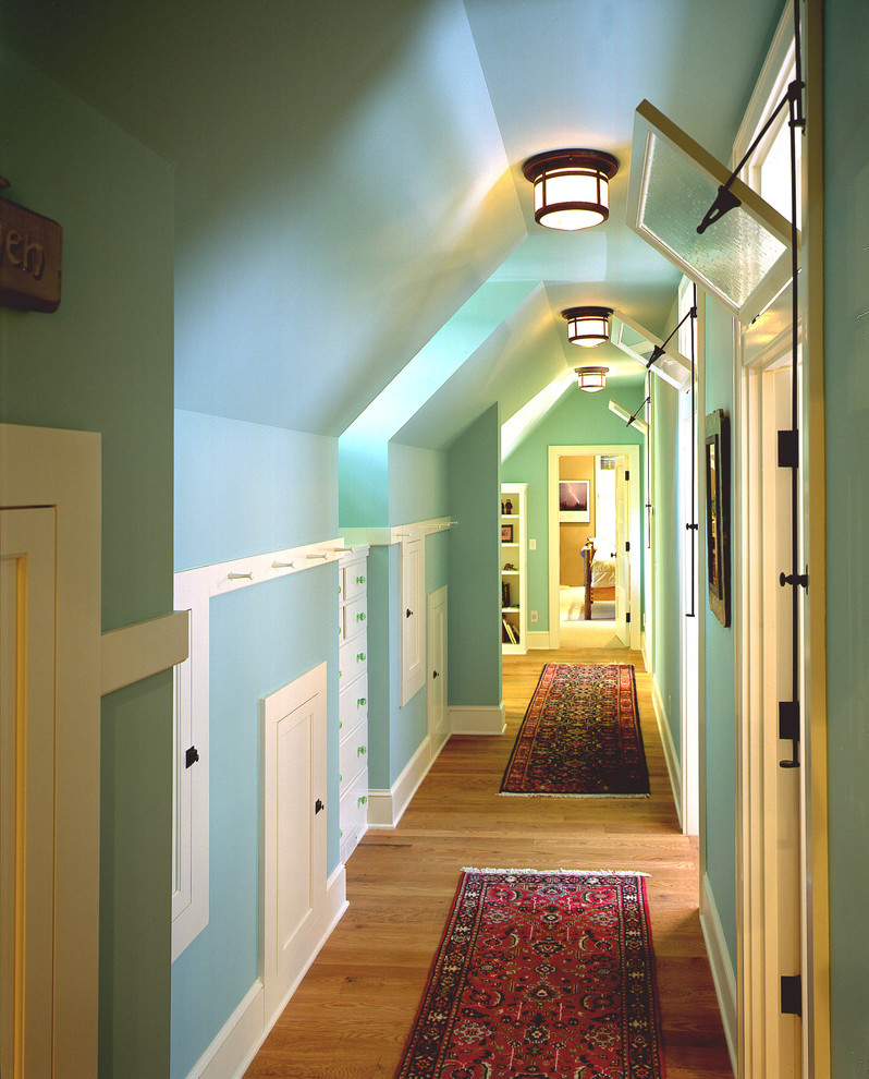 Hallway - traditional hallway idea in Minneapolis