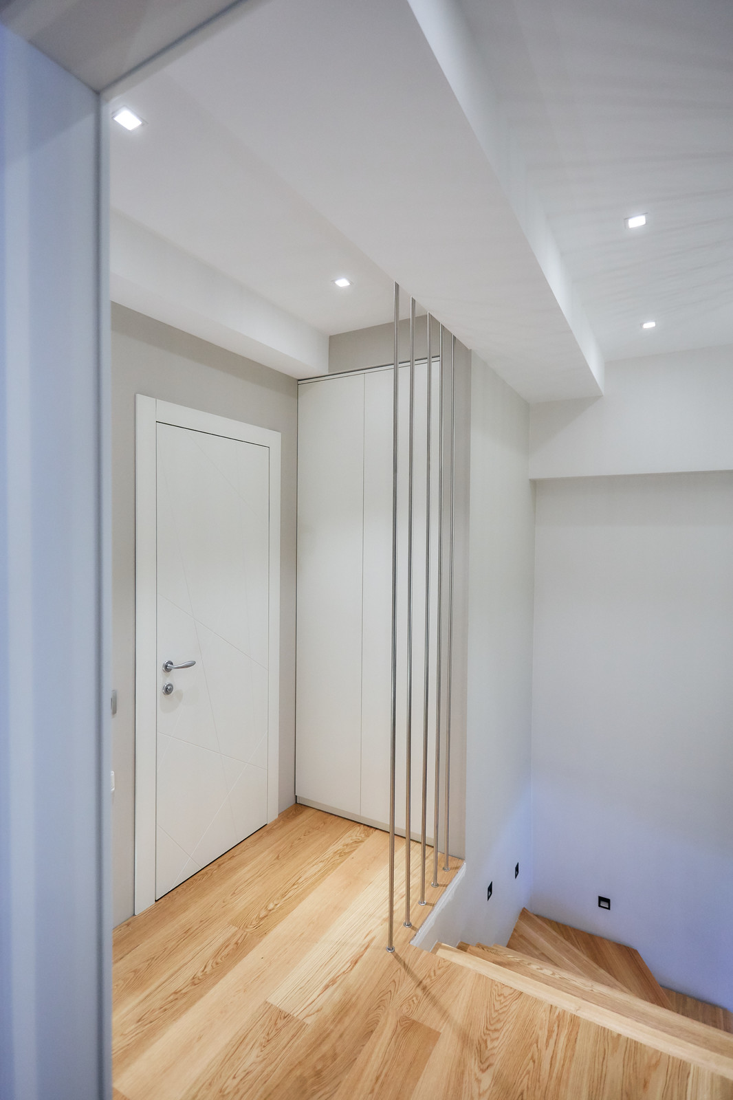 Шкаф хозяйственный raumplus