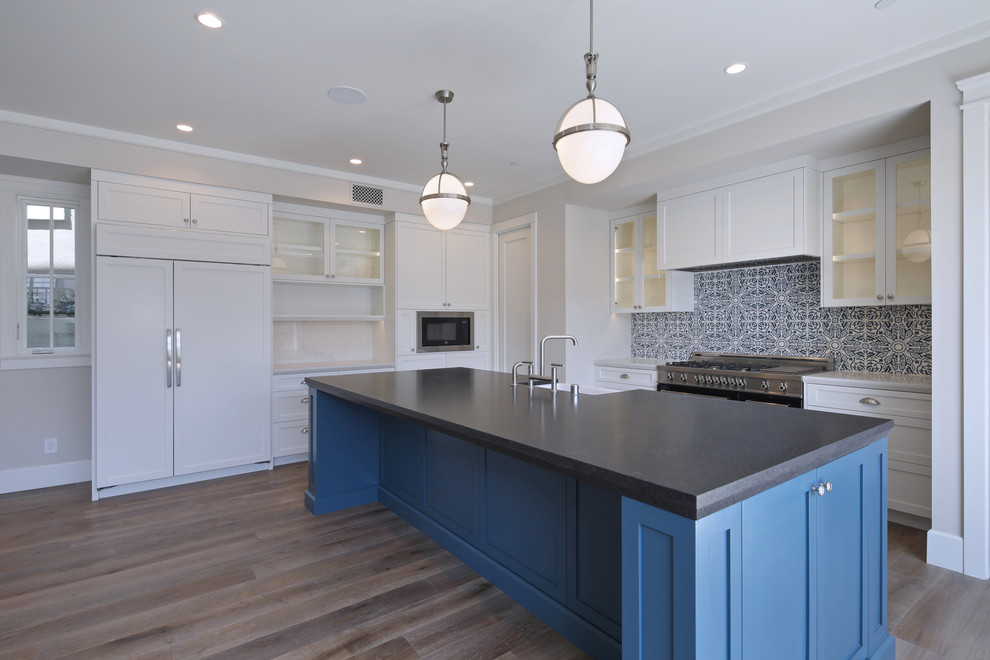 This is an example of a beach style kitchen in Orange County.
