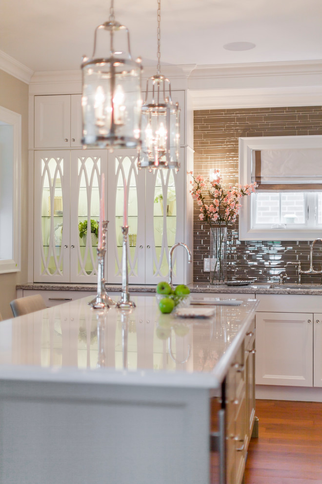 Kitchen - transitional kitchen idea in Toronto