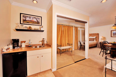 Example of a classic bedroom design in Santa Barbara