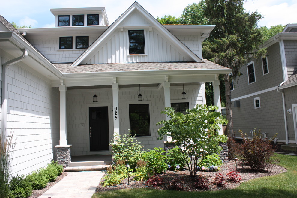 Inspiration for a transitional landscaping in Chicago.