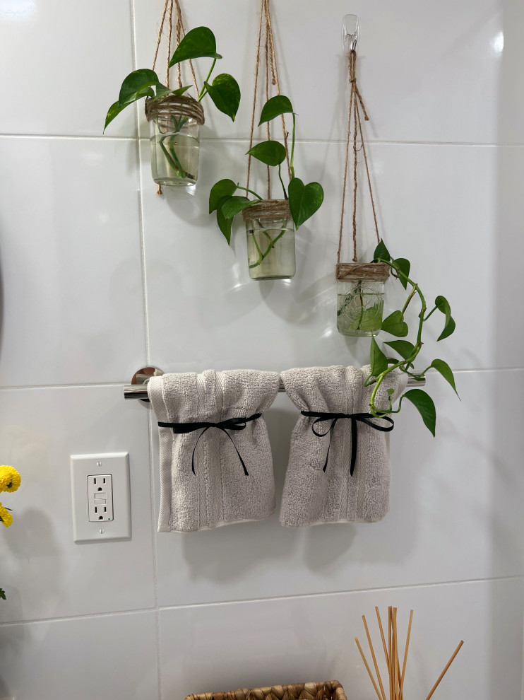 Babylon, NY - Shared Bathroom