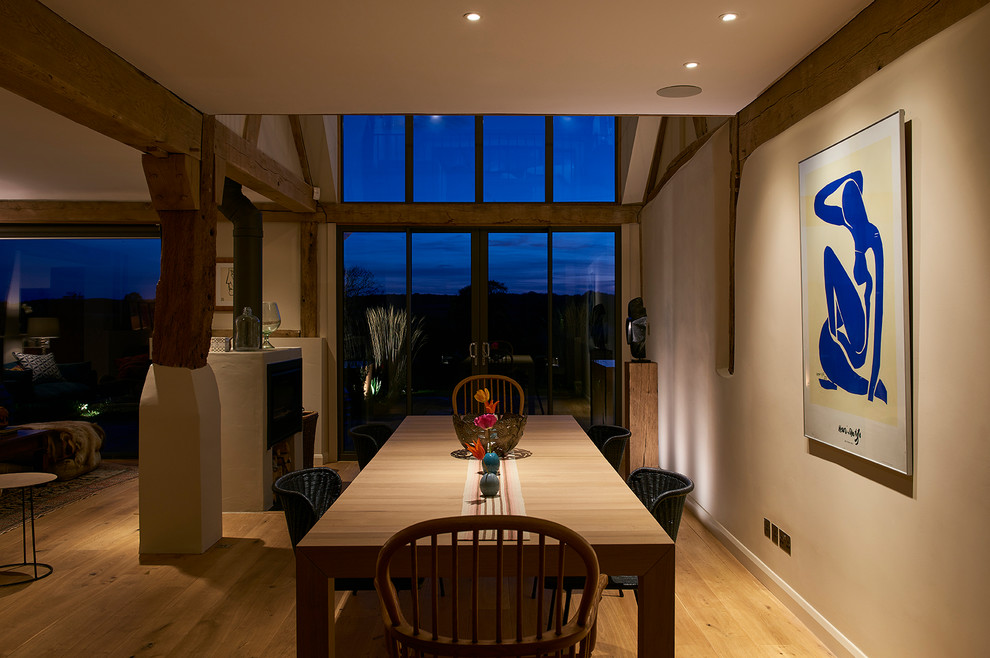 This is an example of a country dining room in Hampshire.