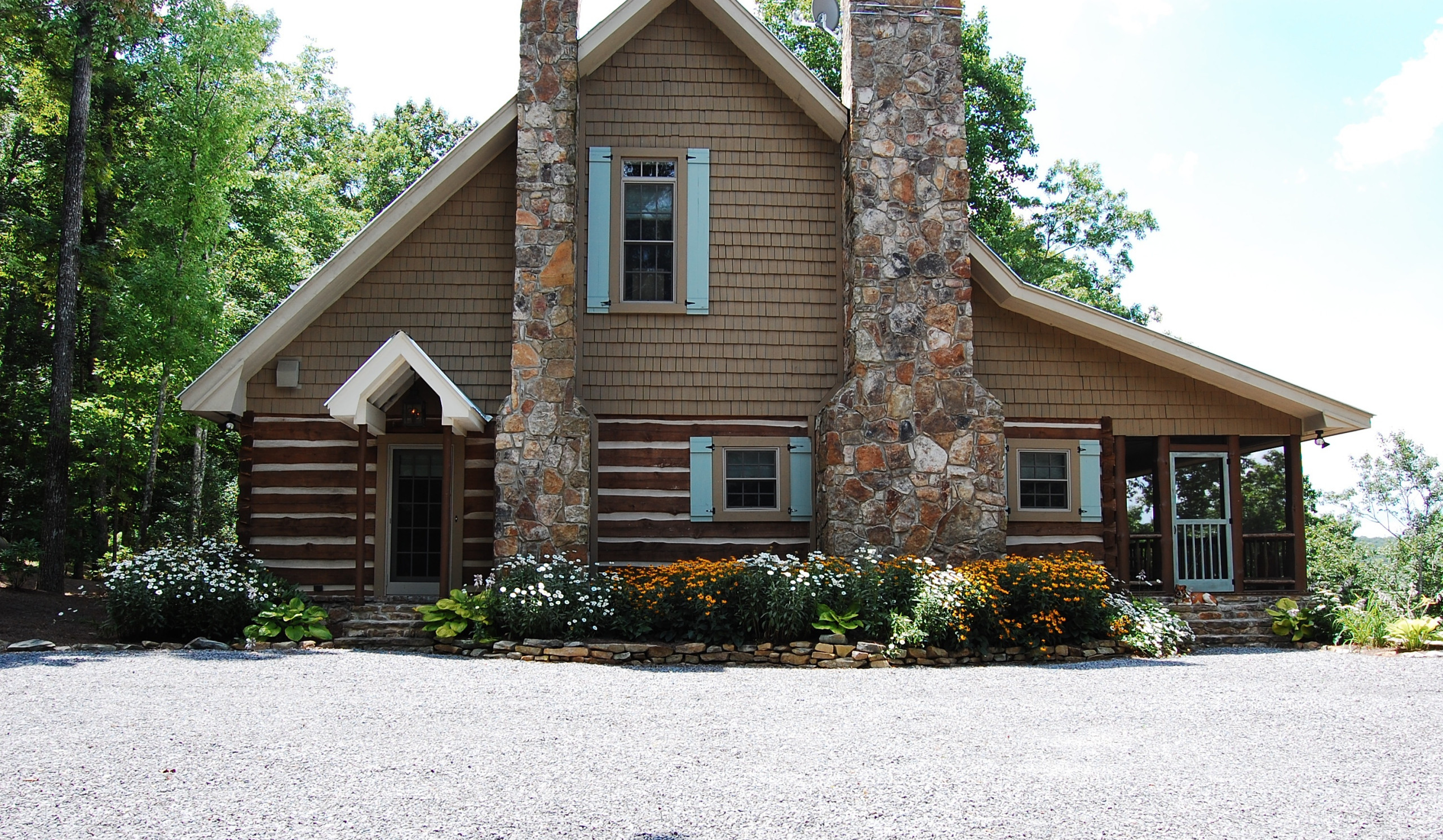 My Houzz: A Rustic Log Cabin Charms in the Mountains of Alabama, image size:2560x1490