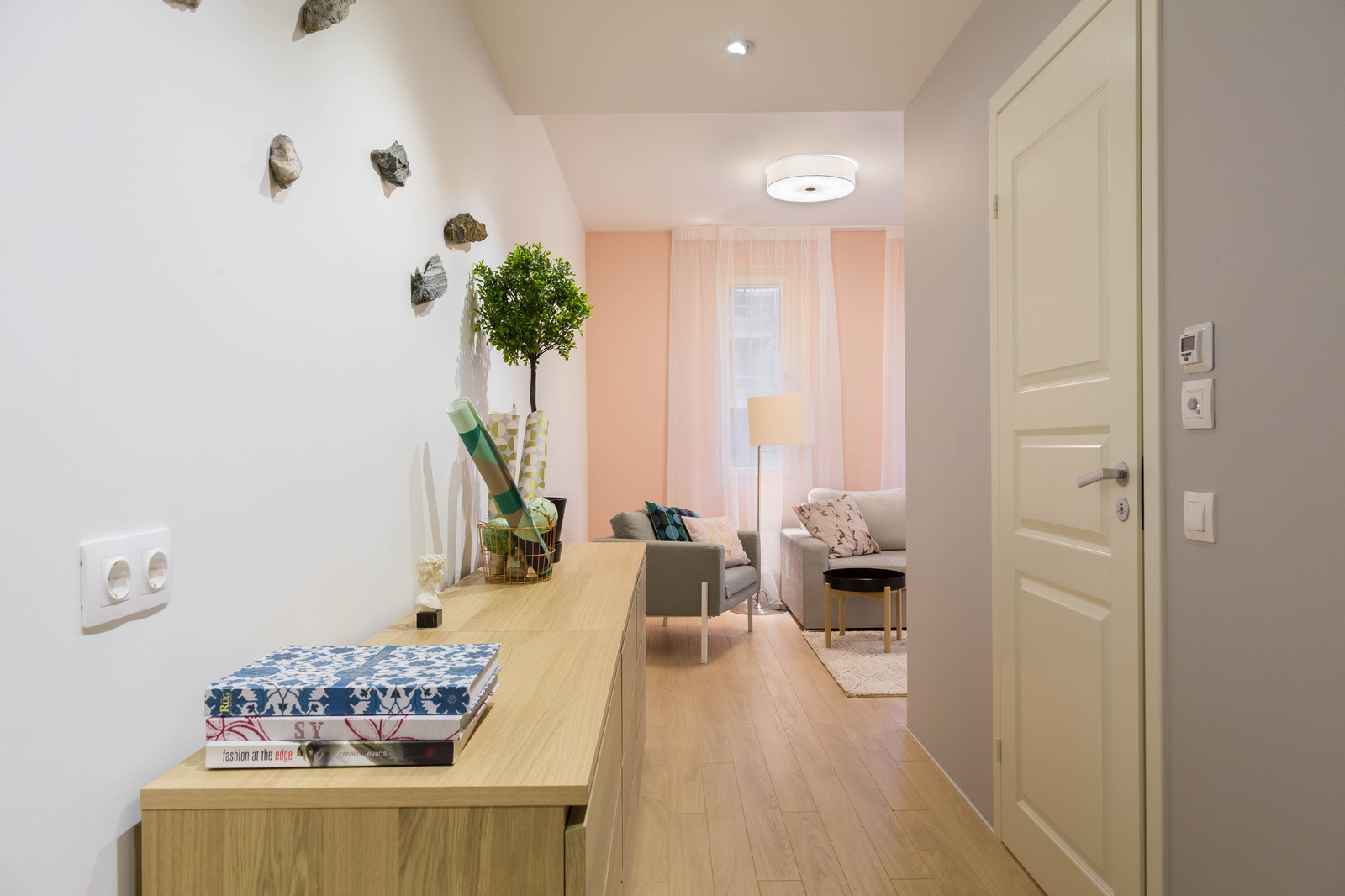 Зефирно-розовый интерьер для сдачи в аренду