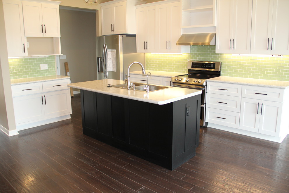 Example of a transitional kitchen design in Columbus