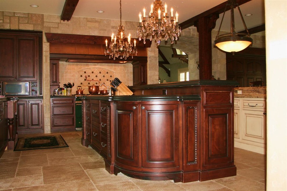 Example of a classic kitchen design in Chicago