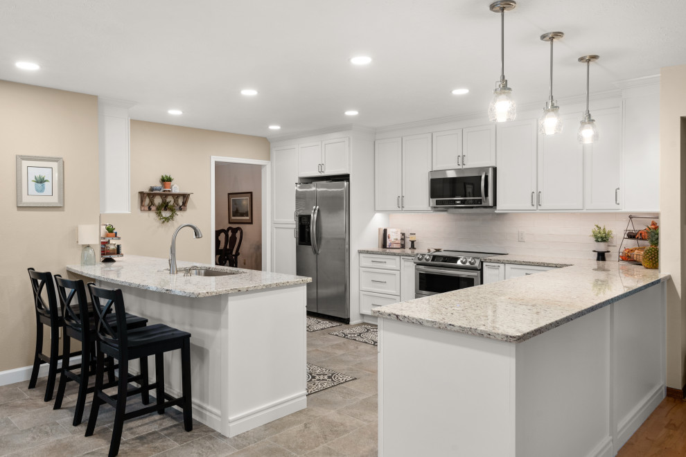 Kitchen - transitional kitchen idea