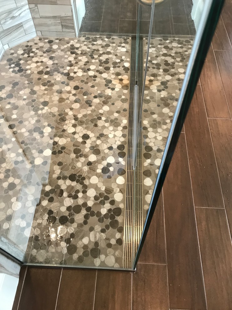 Inspiration for a transitional home design remodel in Chicago
