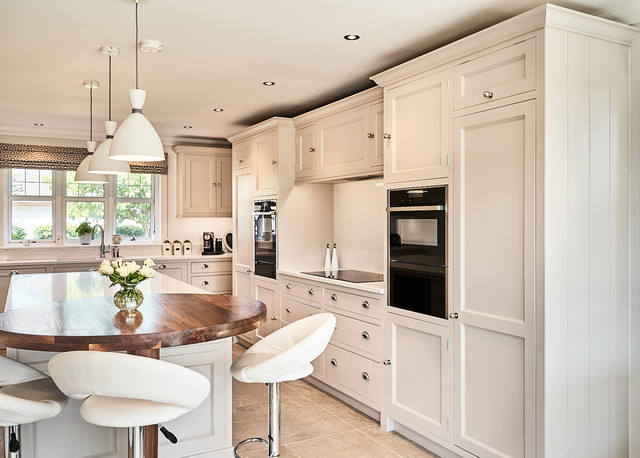 Stylish Symmetry - Cool Kitchen nyklassisk-koekken