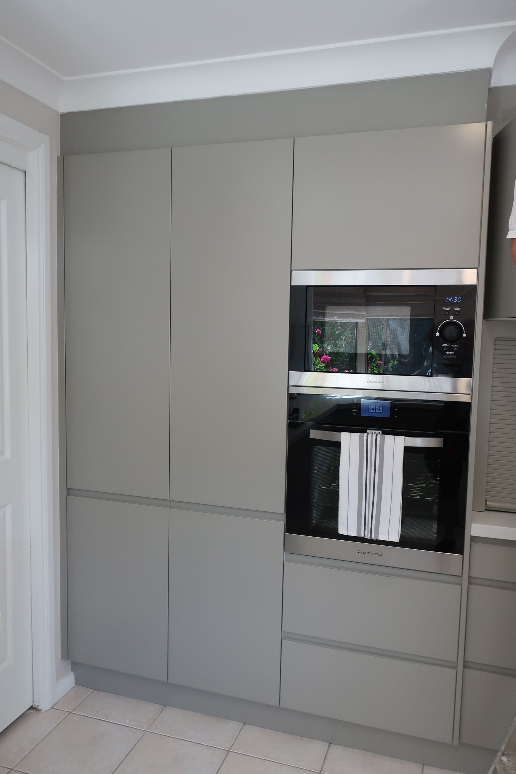 A NEW Kitchen that suits a stylish home