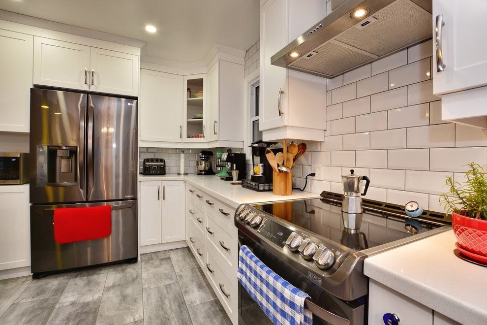 Inspiration for a transitional kitchen remodel in Toronto
