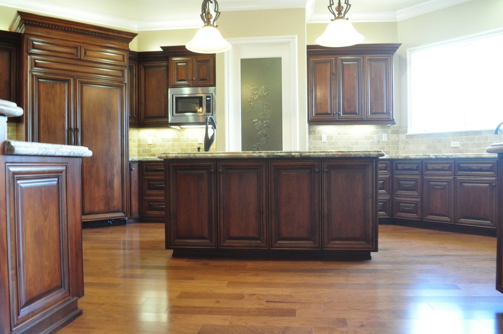 Kitchen - traditional kitchen idea