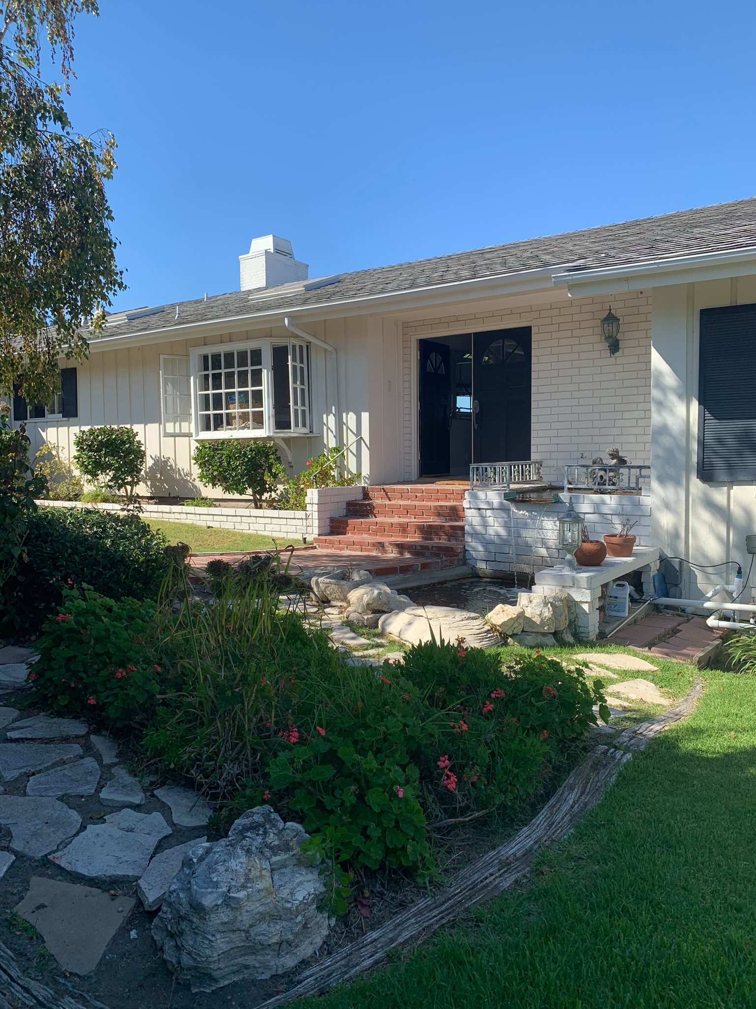 Black and White Home- Rancho Palos Verdes