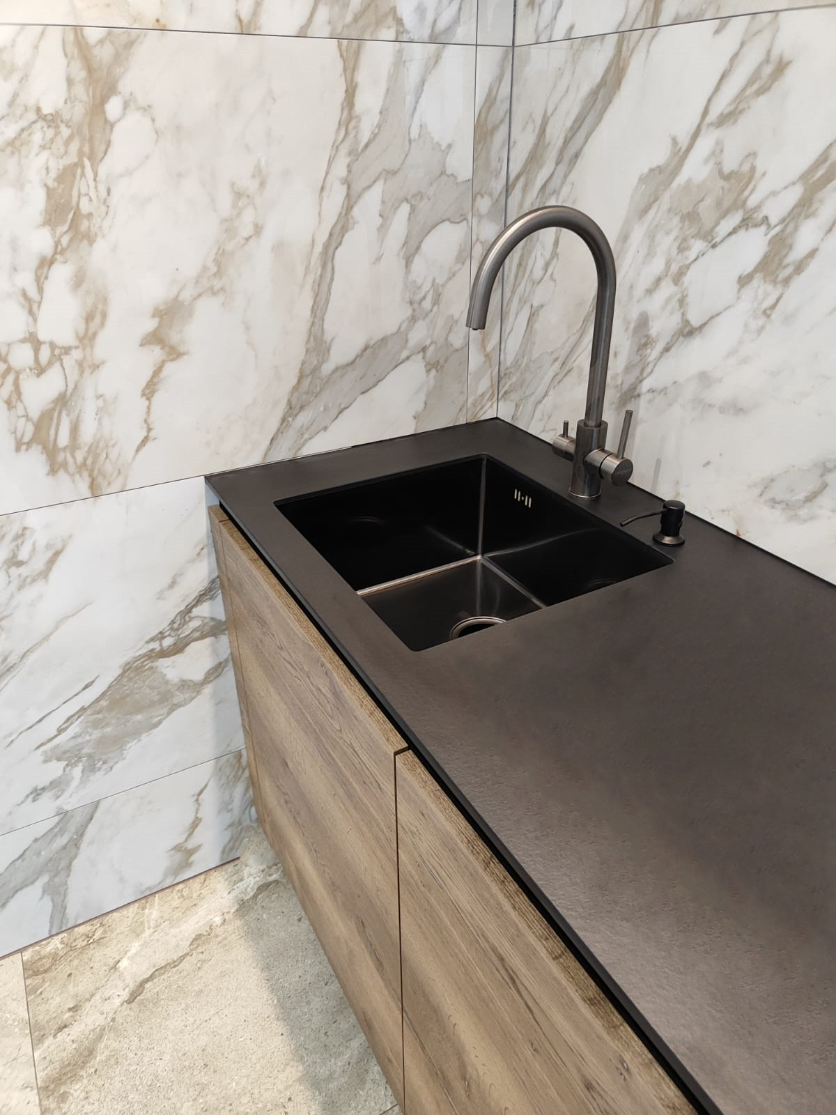 Столешница из Компакт Пластика EGGER U999