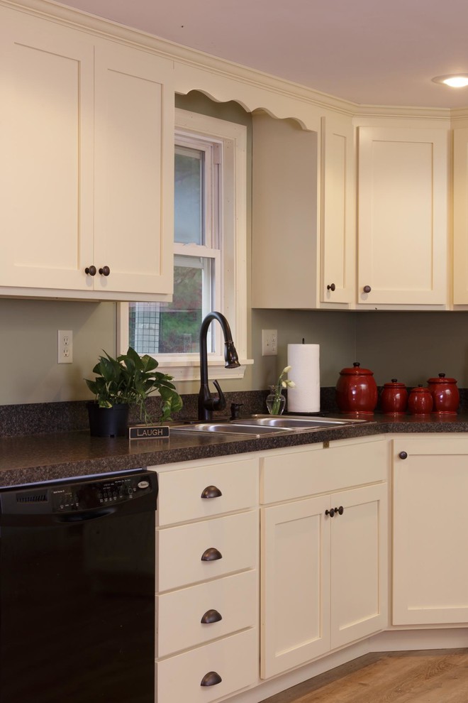 Mid-sized transitional u-shaped light wood floor and beige floor enclosed kitchen photo with a double-bowl sink, shaker cabinets, white cabinets, granite countertops, black appliances, no island and gray countertops