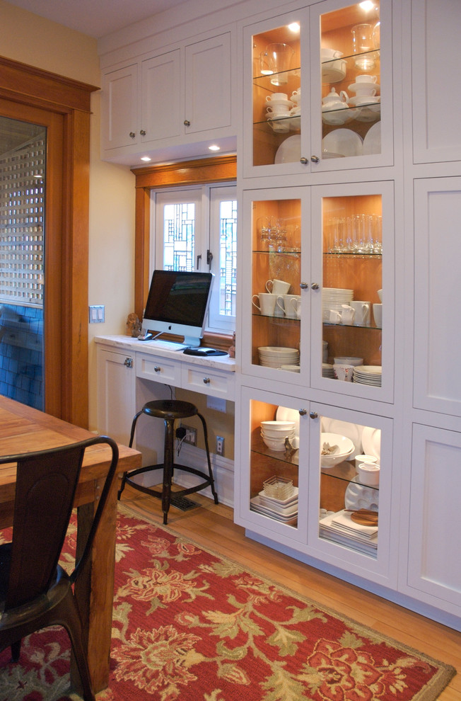 Design ideas for a transitional home office in Vancouver.