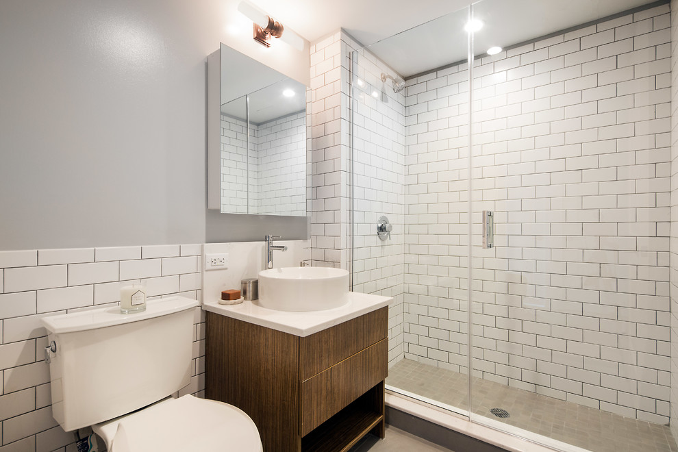 Стильный дизайн: ванная комната среднего размера в стиле ретро - последний тренд