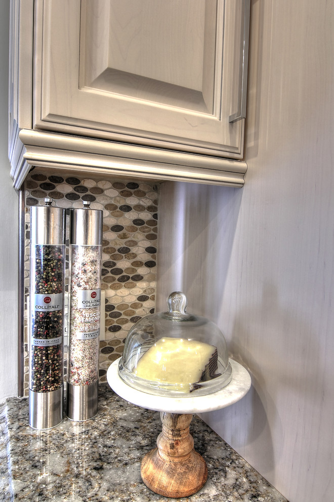 Home design - contemporary home design idea in Orlando