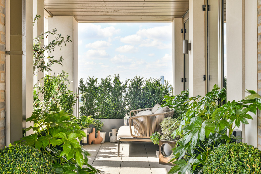Contemporary balcony in London.
