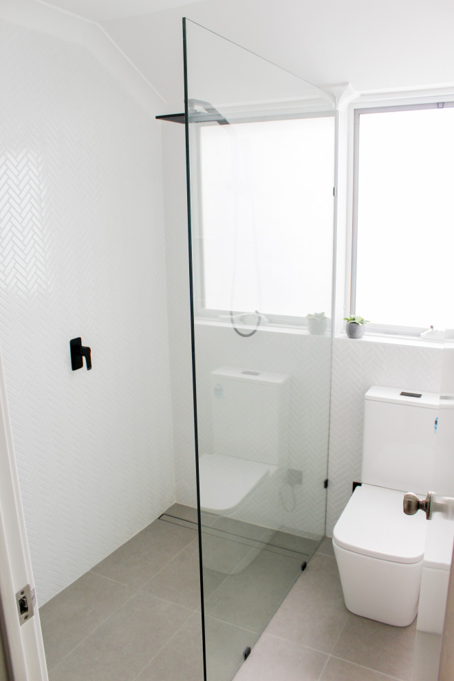 Small modern 3/4 bathroom in Perth with furniture-like cabinets, dark wood cabinets, an open shower, a one-piece toilet, white tile, ceramic tile, white walls, porcelain floors, a vessel sink, wood benchtops, grey floor, an open shower and brown benchtops.