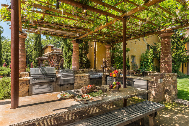 Napa Winery Outdoor Kitchen rustikal-patio