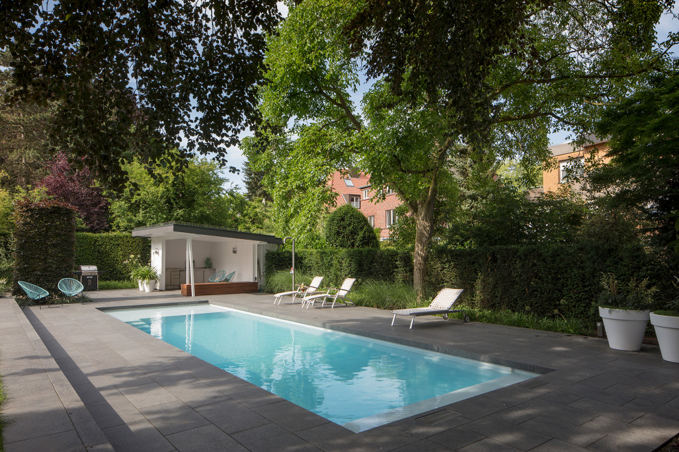 Moderner Pool in Sonstige