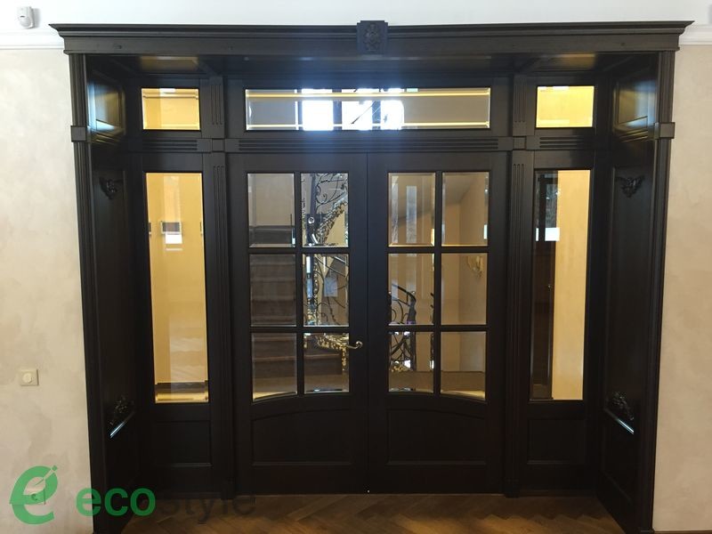 Межкомнатные двери с витражом