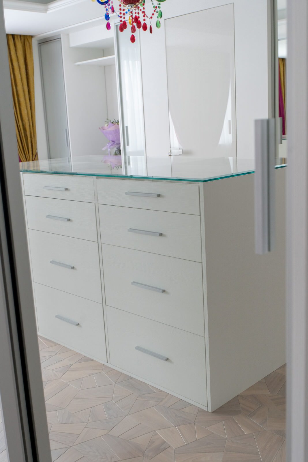 Гардеробная raumplus с комодом-островом