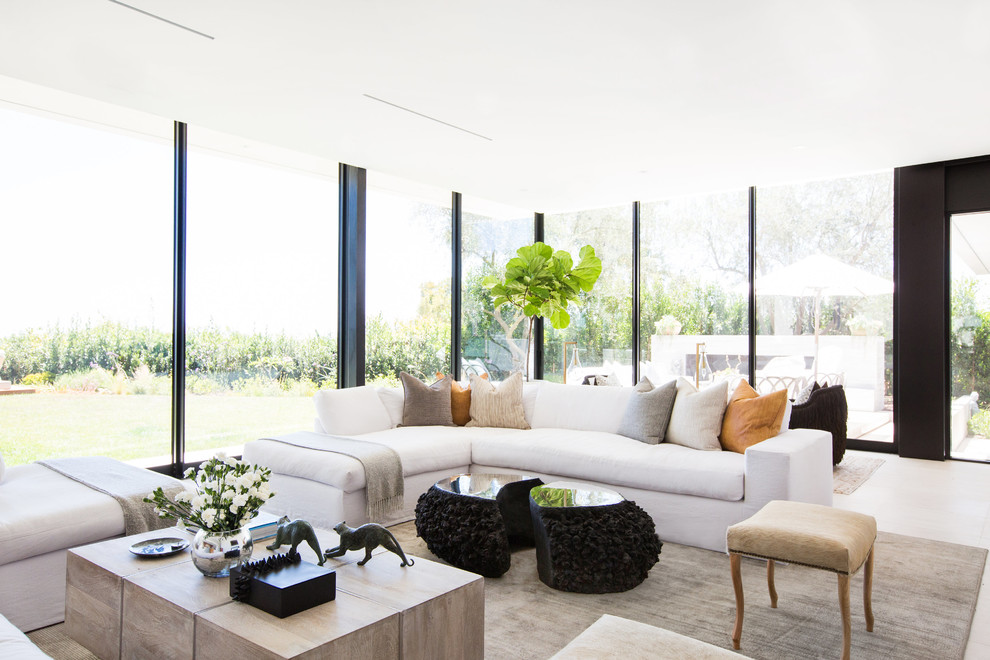 This is an example of a contemporary living room in Los Angeles with no fireplace.
