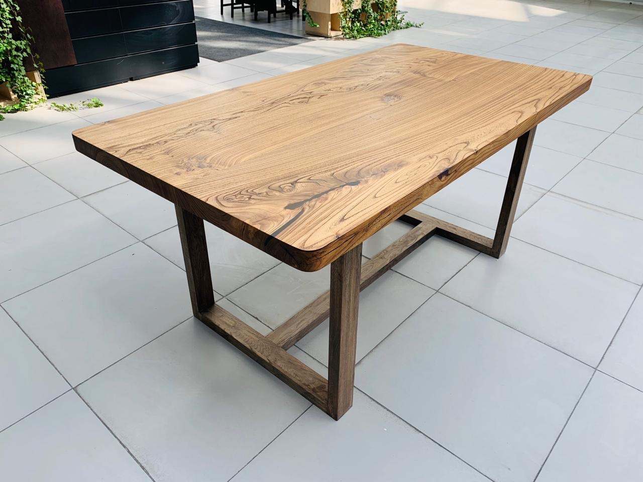 Обеденный стол из карагача