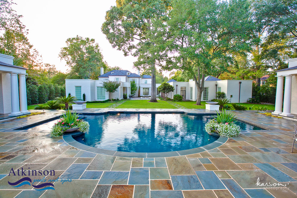 Inspiration for a modern patio in Charleston.