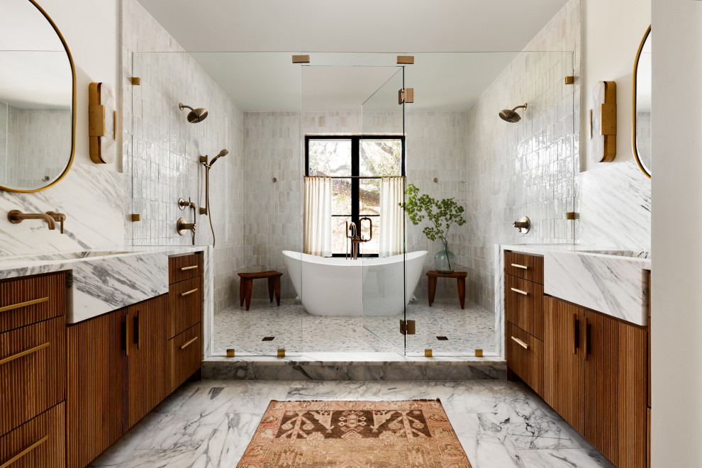 Example of a transitional bathroom design in Dallas