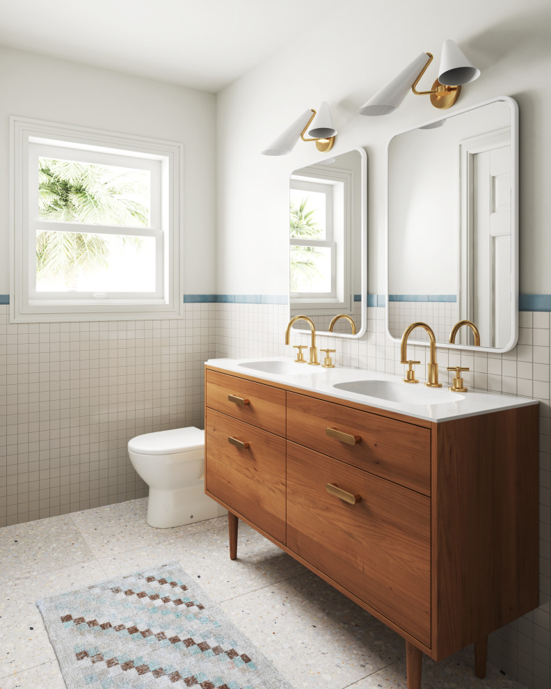 Example of a 1960s bathroom design in Los Angeles