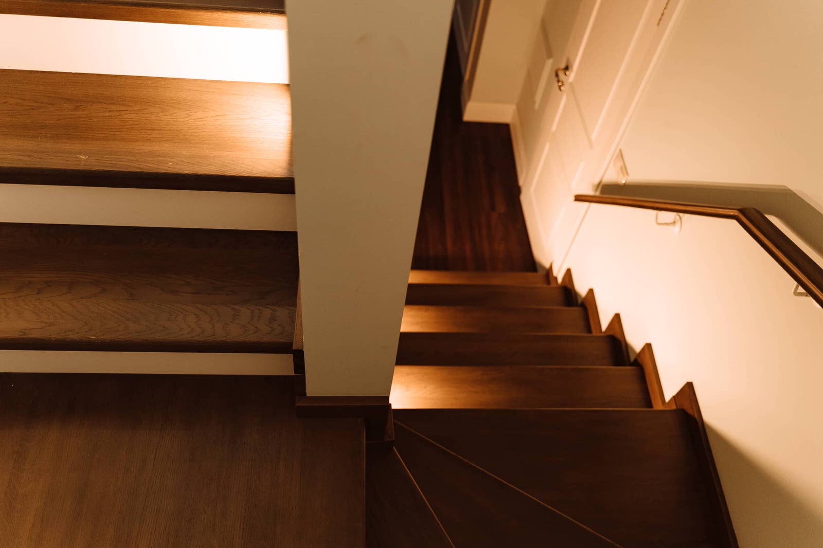 Проект 7 - Парадная дубовая лестница на второй этаж загородного дома