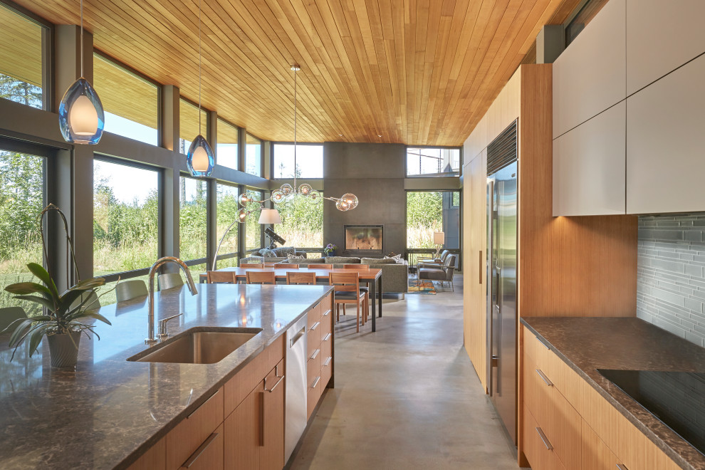 Kitchen - rustic kitchen idea in Seattle