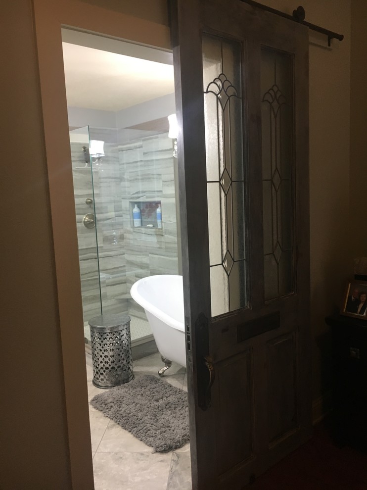 Example of a transitional home design design in Houston
